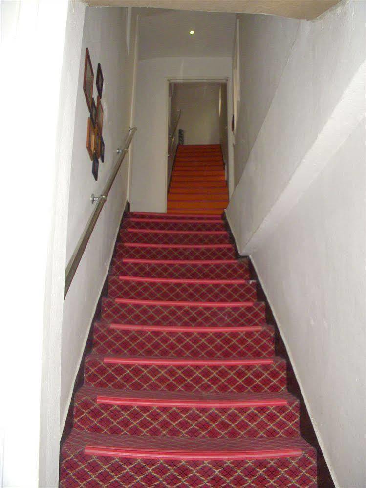 Chris Wisma tamu 2*